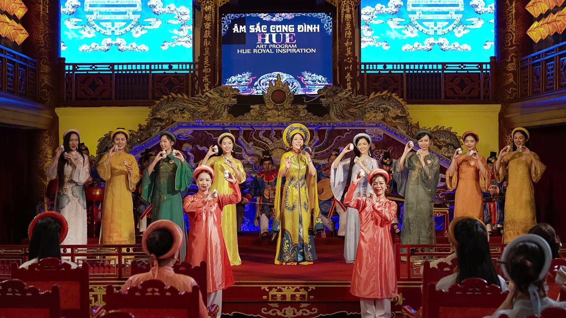 Không gian di sản cố đô hiện rõ trong các hoạt động trải nghiệm: thí sinh học múa chén, đội nón Huế, trình diễn bộ sưu tập áo dài “Bước ra từ trong tranh” ba miền, đồng thời thuyết minh về kiến trúc, lịch sử tại Đại Nội, đàn Nam Giao, cầu Trường Tiền. Kiến trúc sư Hoàng Việt Trung nhận định,cuộc thi là “minh chứng sinh động cho sự tôn trọng giá trị truyền thống, sự sáng tạo và góc nhìn cởi mở” tại cố đô Huế.