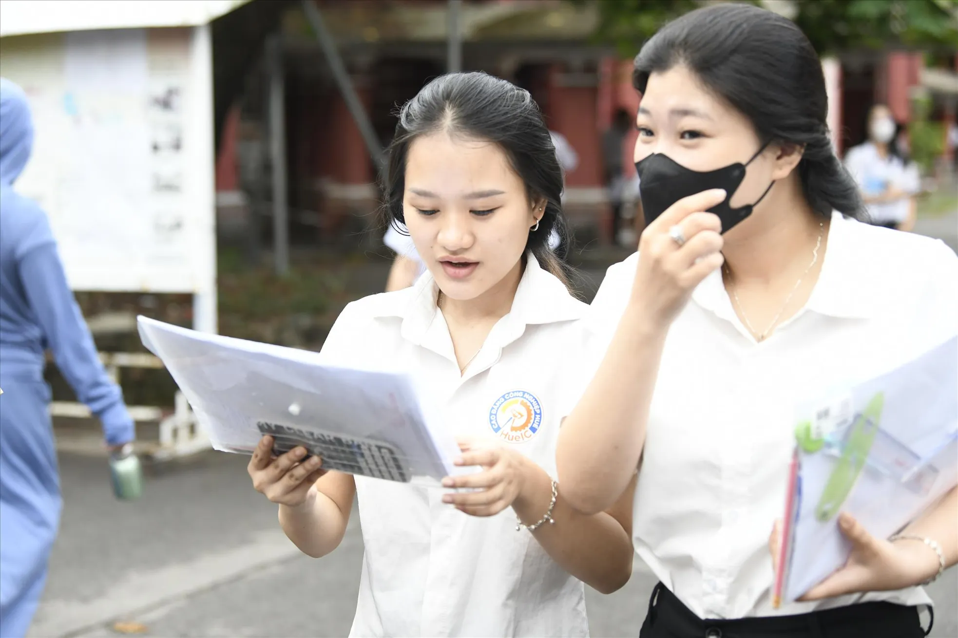 Hệ lụy của đề thi khó: 'Kích cầu' học thêm, dạy thêm tiêu cực ảnh 1