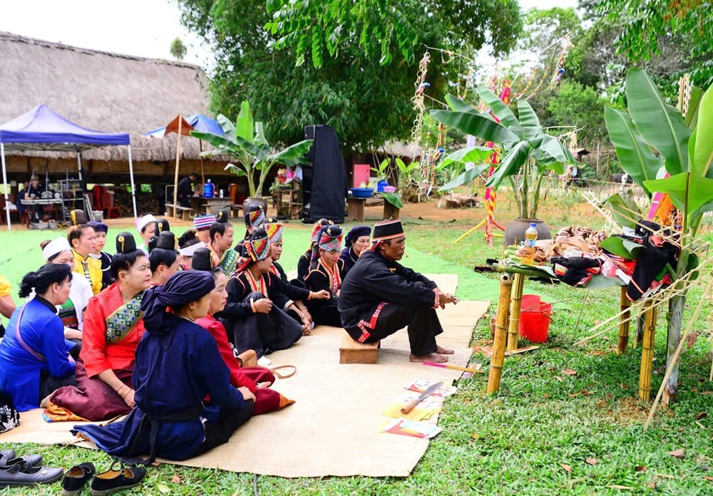 Ministry of Culture, Sports and Tourism supports the preservation and promotion of intangible culture of ethnic minorities at risk of extinction - photo 1