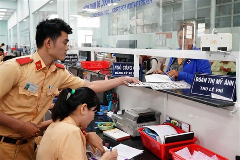 Mức thu lệ phí cấp chứng nhận đăng ký, biển số xe mới nhất- Ảnh 1.
