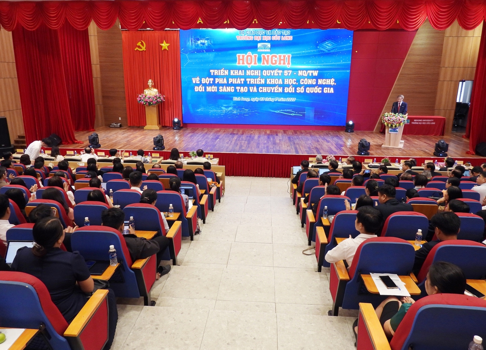 Đẩy mạnh khoa học, công nghệ và chuyển đổi số trong trường ĐH- Ảnh 2.