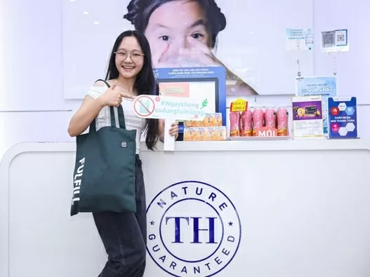 Ngân Bình - một khách hàng thân thiết của TH vui vẻ hưởng ứng chiến dịch.