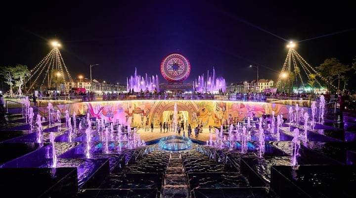 Hòa vào bữa tiệc âm thanh, ánh sáng với show nhạc nước dài bậc nhất Việt Nam. (Ảnh: Sun Group)