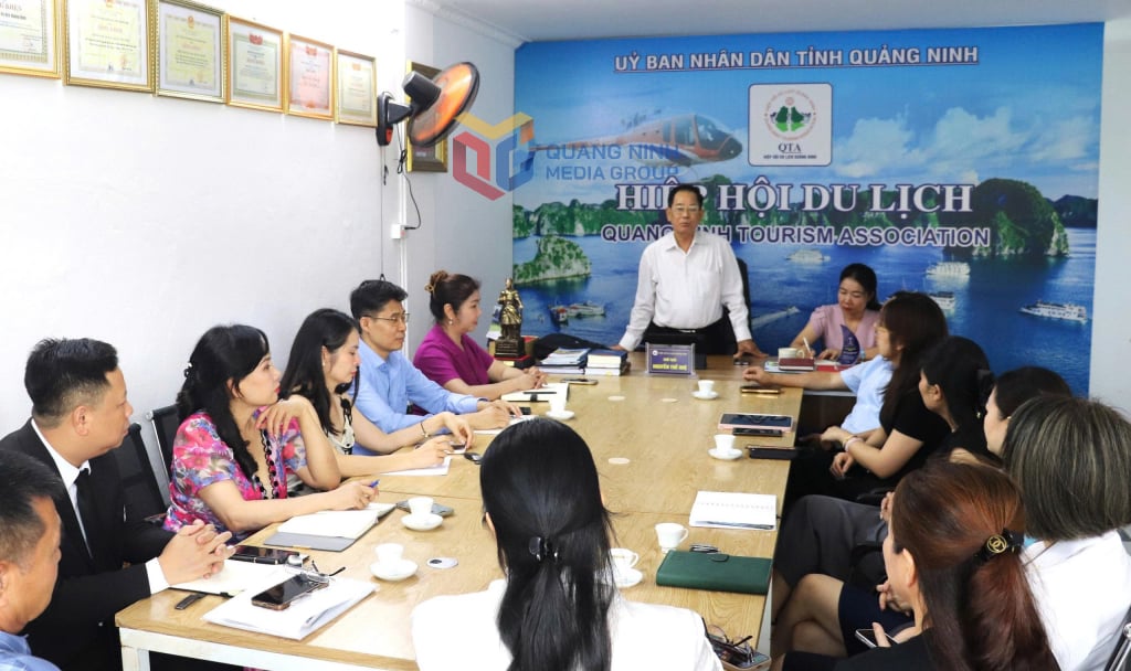 អាជីវកម្មទេសចរណ៍ Quang Ninh រួមដៃគ្នាជំរុញតម្រូវការ ធ្វើពិពិធកម្មផលិតផល និងលើកកំពស់គុណភាពសេវាកម្មសម្រាប់ភ្ញៀវទេសចរ។