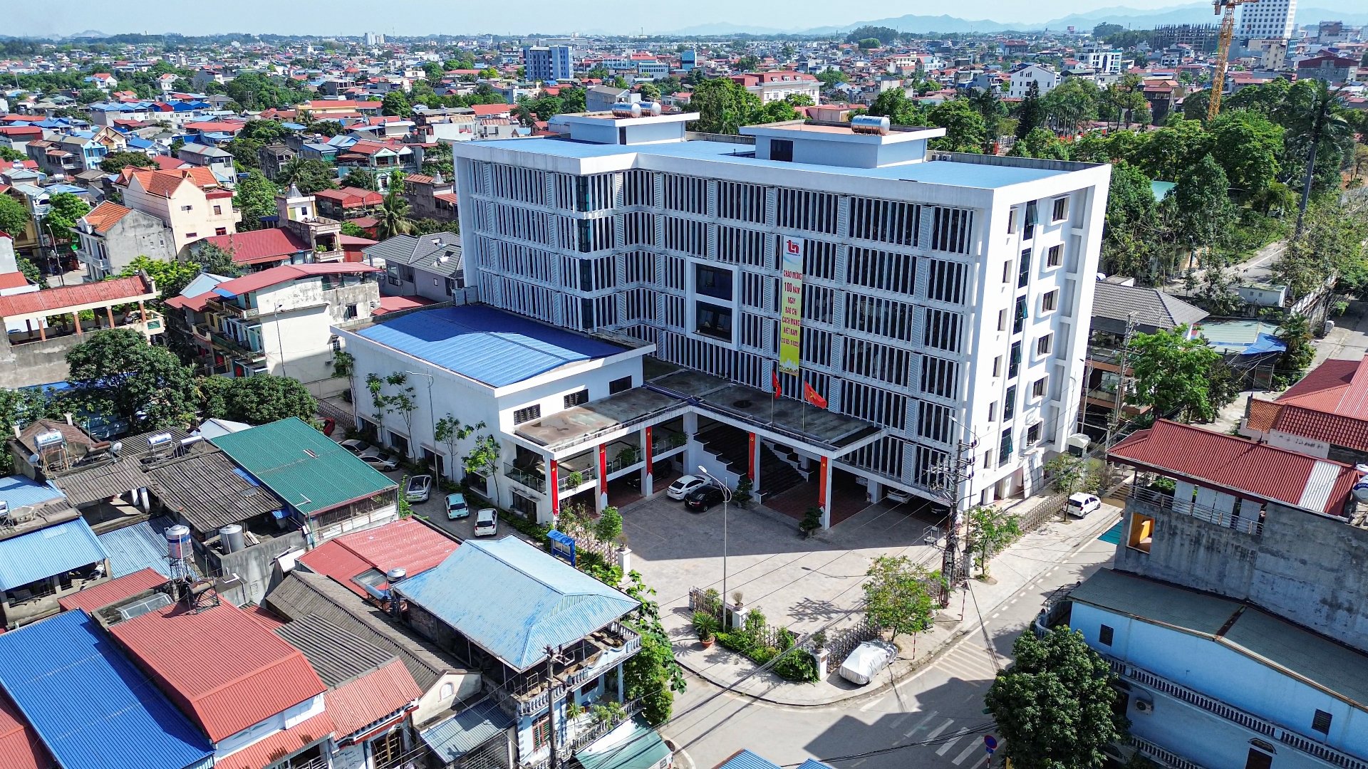 Một cơ sở của Báo và Phát thanh, Truyền hình Thái Nguyên tại sô 19, phố Nhị Quý, phường Phan Đình Phùng.
