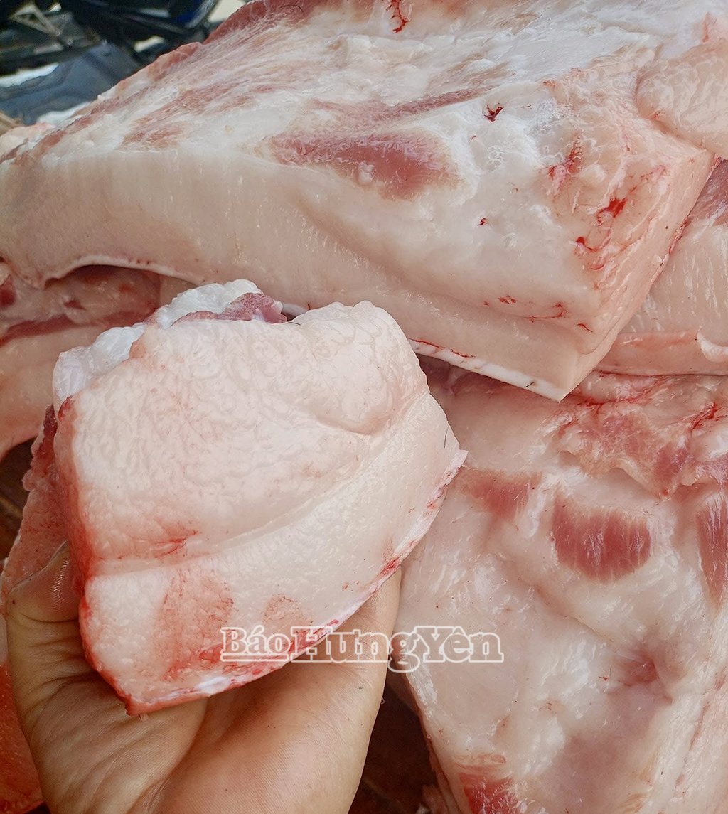 Nhiều người chọn mua mỡ lợn thay thế dầu tinh luyện