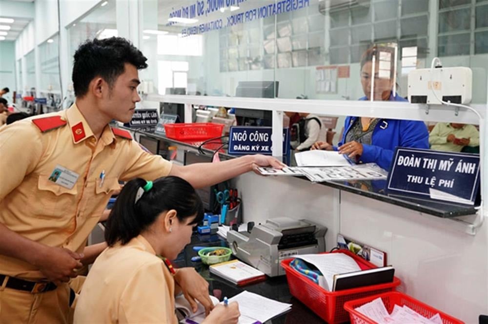 Mức thu lệ phí cấp chứng nhận đăng ký, biển số xe mới nhất- Ảnh 1.