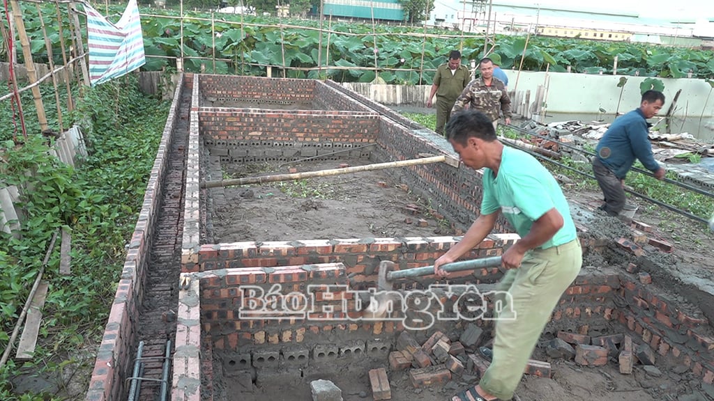 Phá dỡ móng nhà xây dựng trái phép của gia đìnhông Vũ Hữu Thắng