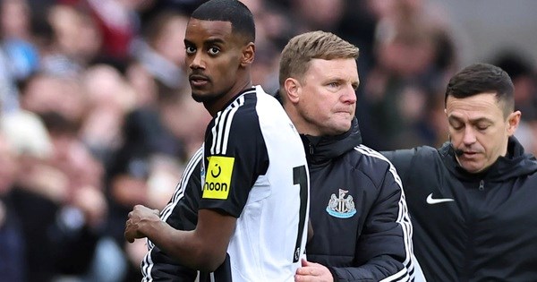 Isak được cảnh báo không nên chuyển đến Arsenal
