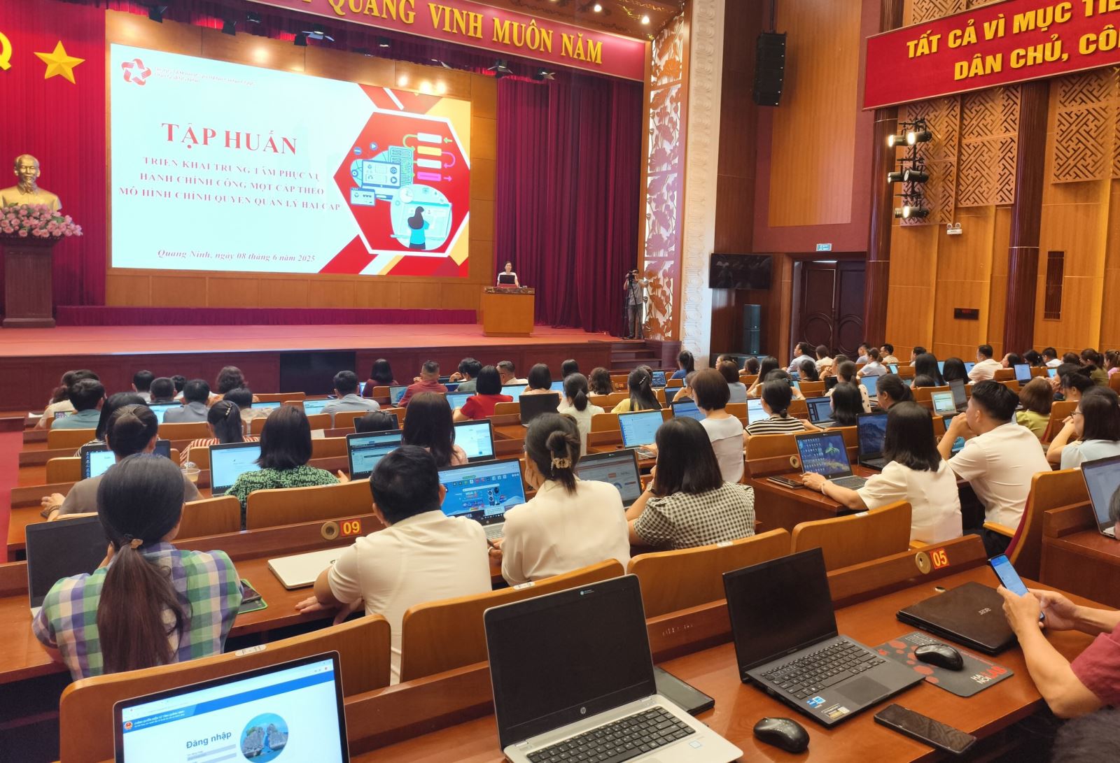 Đấu tranh phê phán các biểu hiện lệch chuẩn trên không gian mạng - thực tiễn từ Quảng Ninh