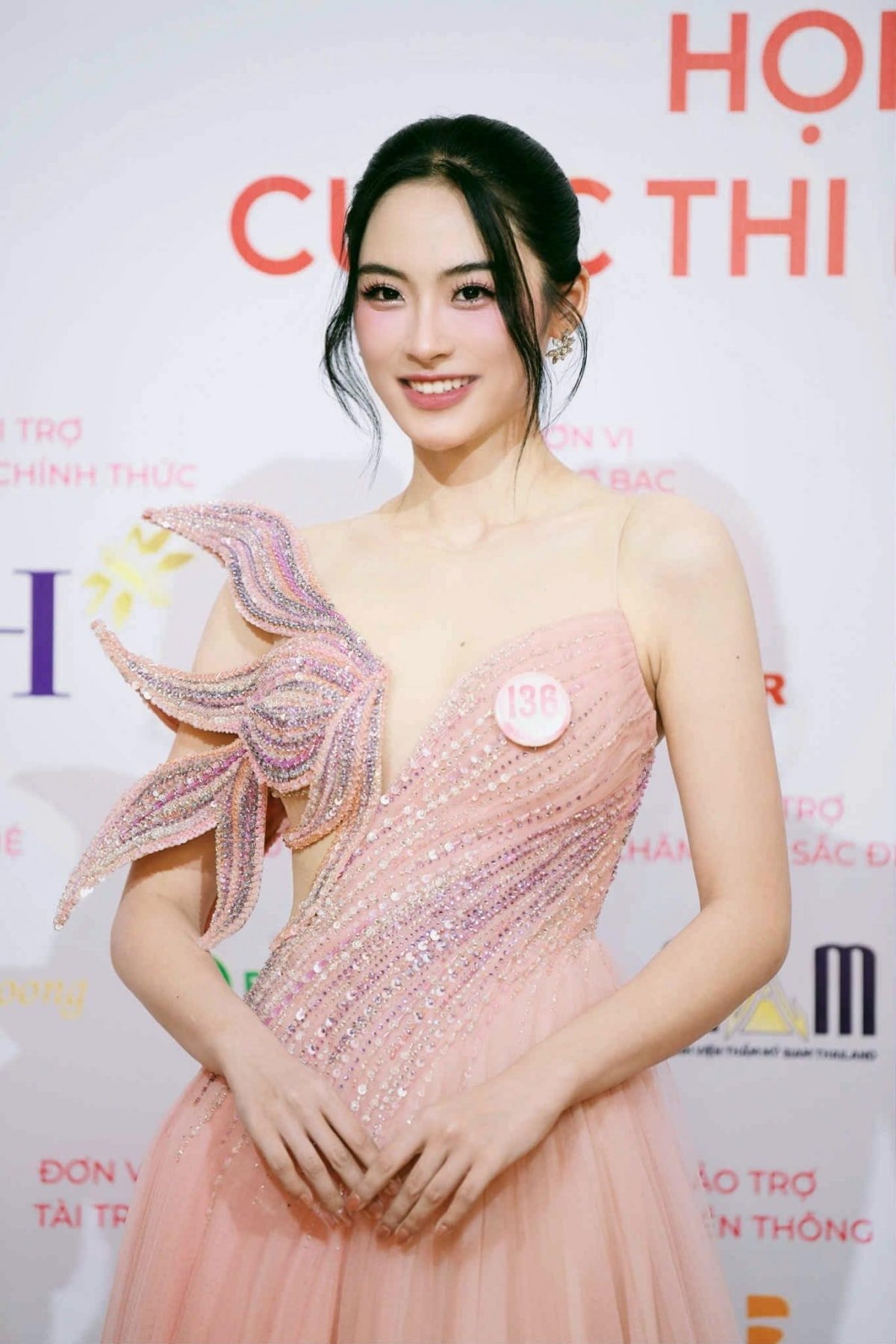 nhan sac ngot ngao cua A hau que hai phong coi mai phuong thuy la than tuong hinh anh 5