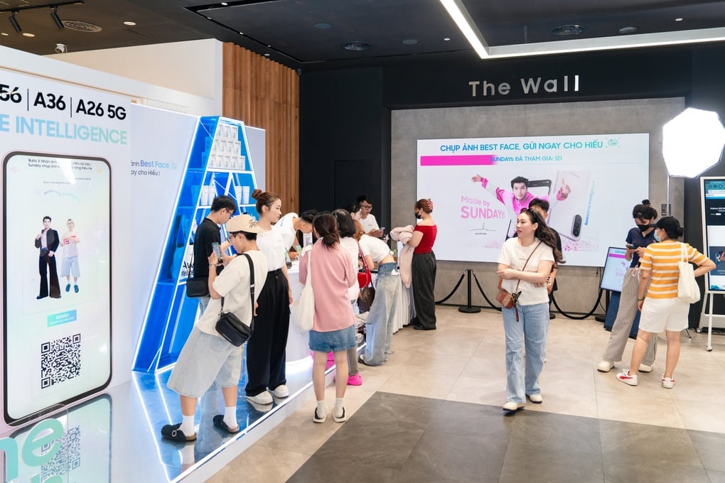 Người hâm mộ HIEUTHUHAI săn vé gặp thần tượng và trải nghiệm Galaxy A56 5G hồng mới - 1