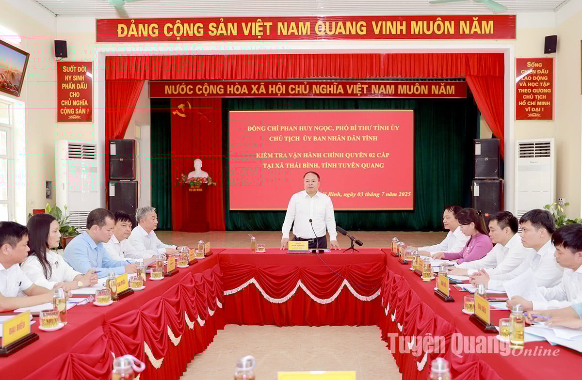 Chủ tịch UBND tỉnh Phan Huy Ngọc làm việc với xã Thái Bình.