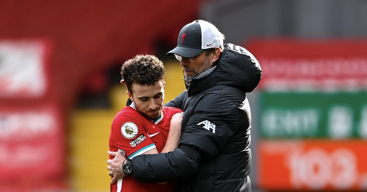 គ្រូបង្វឹក Klopp ឈឺចាប់ខ្លាំង អ្នកគាំទ្រ Liverpool ដាក់កម្រងផ្កានៅ Anfield ដើម្បីរំលឹកដល់ Diogo Jota