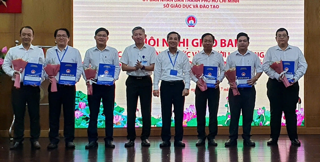 TP.HCM bổ nhiệm hàng loạt cán bộ ngành giáo dục - Ảnh 2.