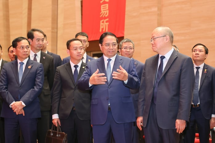 Thủ tướng thăm Sở Giao dịch Chứng khoán Thượng Hải, đề xuất hợp tác phát triển trung tâm tài chính- Ảnh 4.