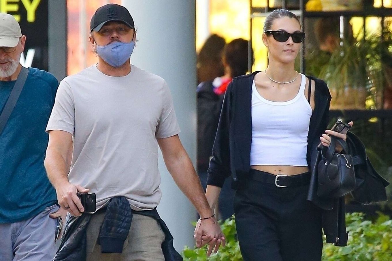 Người mẫu 27 tuổi phá vỡ “luật ngầm tình yêu” của Leonardo DiCaprio - 12