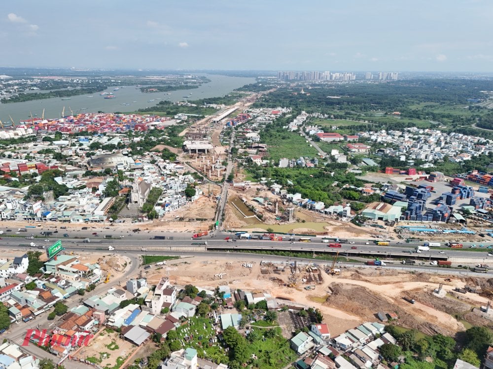 Theo kế hoạch, đến ngày 31/12/2025, sẽ thông xe kỹ thuật 14,7 km cầu cạn trên địa bàn TP.Thủ Đức và 32,6 km đường cao tốc qua các huyện Hóc Môn, Củ Chi và Bình Chánh. Toàn bộ Dự án thành phần 1 của đường Vành đai 3 TP.HCM dự kiến hoàn thành và thông xe vào ngày 30/6/2026.