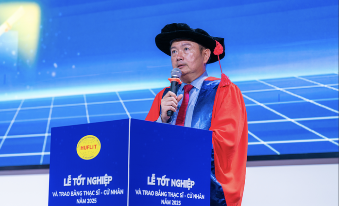Hiệu trưởng gửi gắm tinh thần “chính trực” tới tân cử nhân- Ảnh 1.
