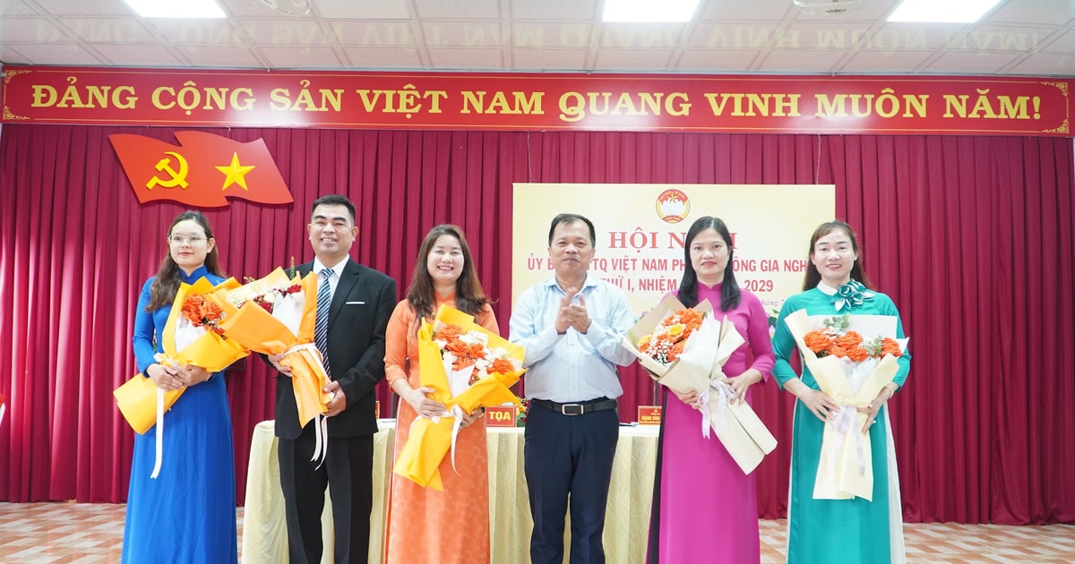 សន្និសីទលើកទី 1 នៃគណៈកម្មាធិការរណសិរ្សមាតុភូមិនៃសង្កាត់ Dong Gia Nghia
