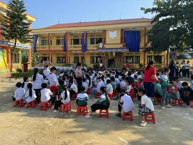 ការប្រកួតវាយកូនហ្គោល Song Long Hoi Tu ឆ្នាំ 2025 ទាក់ទងនឹងការធ្វើដំណើរសប្បុរសធម៌នៅតំបន់ខ្ពង់រាប រូបថត 4