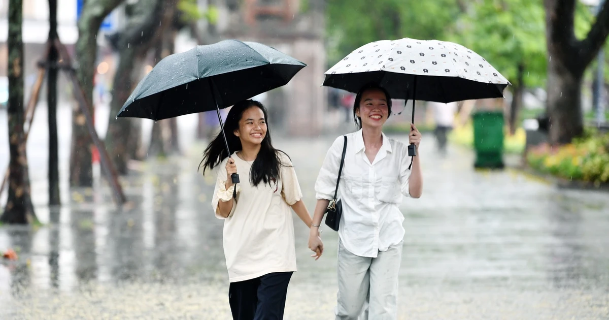 Nhiều nơi trên cả nước có mưa, Hà Nội dịu mát 31 độ