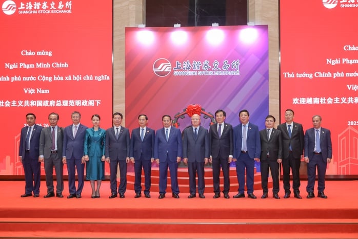 Thủ tướng thăm Sở Giao dịch Chứng khoán Thượng Hải, đề xuất hợp tác phát triển trung tâm tài chính- Ảnh 5.