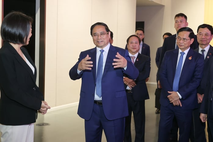 Thủ tướng thăm Sở Giao dịch Chứng khoán Thượng Hải, đề xuất hợp tác phát triển trung tâm tài chính- Ảnh 9.