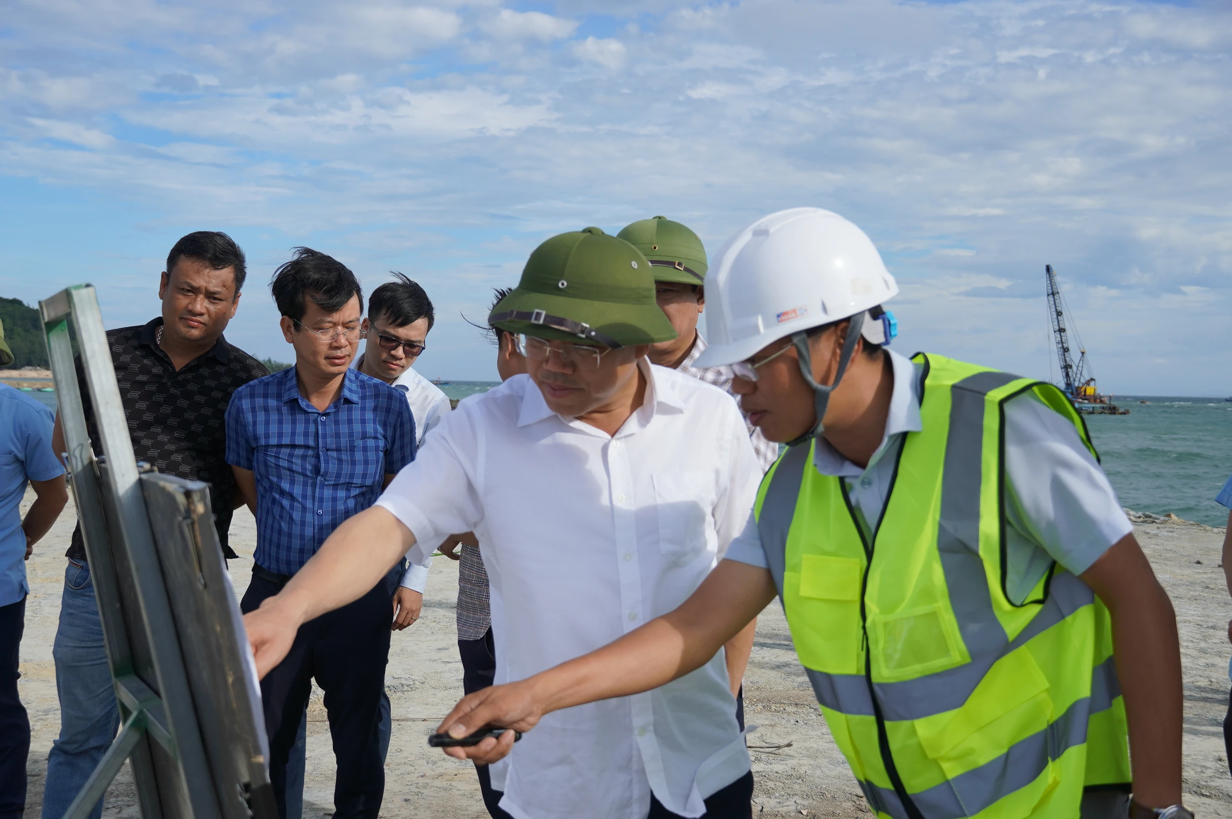 Tháo gỡ vướng mắc cho các dự án tại Khu kinh tế Hòn La