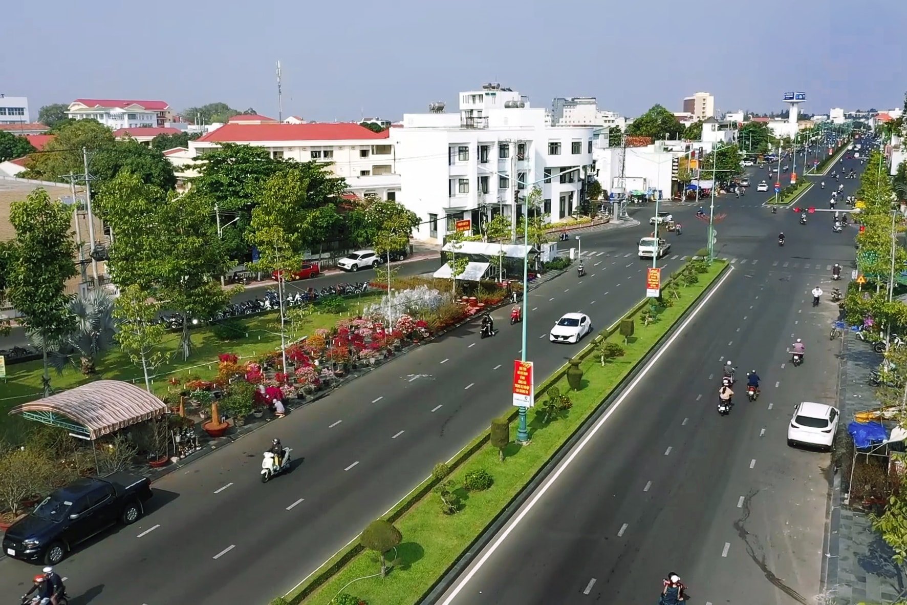 Bộ mặt đô thị ngày càng khang trang (ảnh Đình Hòa)