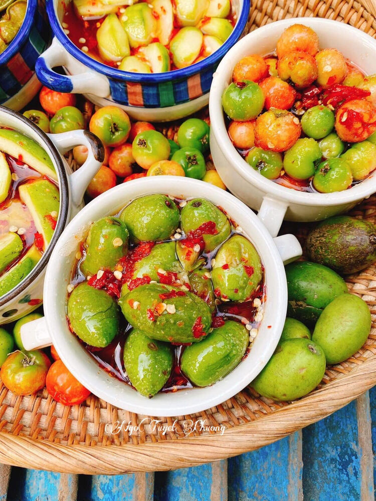Wild Western fruit, sour and astringent, now a specialty that attracts customers