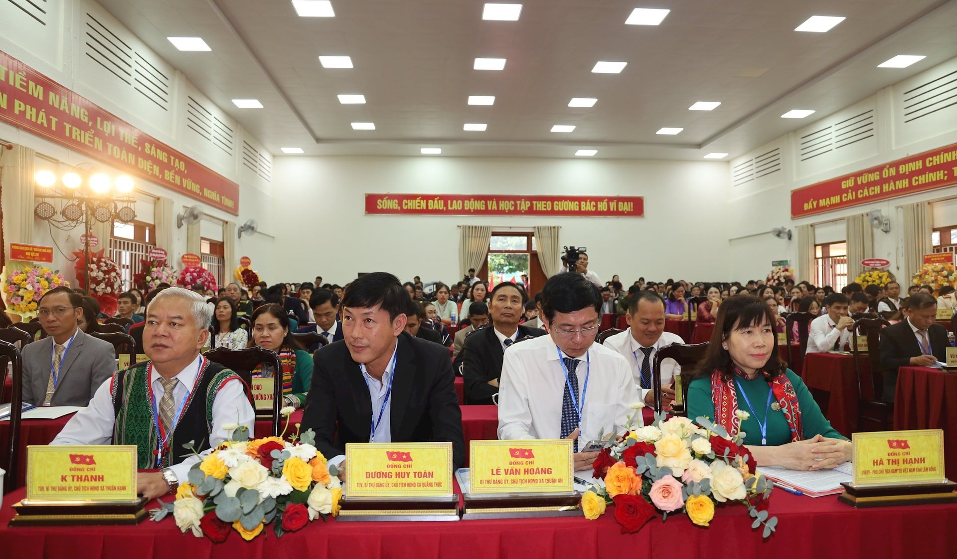 មេ​បក្ស​ឃុំ​ចូល​រួម​សមាជ