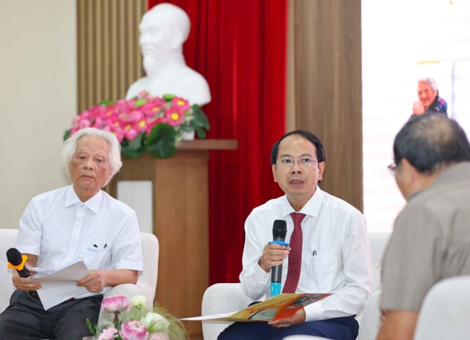 vna-potal-ra-mat-2-cuon-sach-bac-la-ho-chi-minh-va-bac-ho-o-thai-lan-8180124.jpg