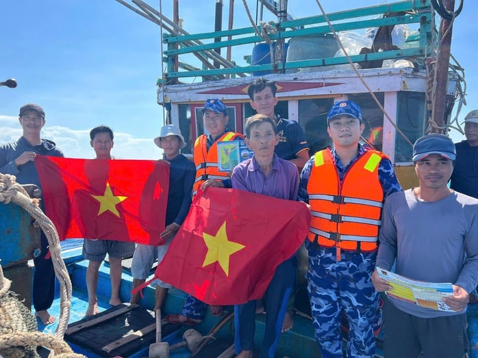 Hải đội 202 Cảnh sát biển: Lan tỏa hiệu quả công tác Dân vận - Ảnh 2.