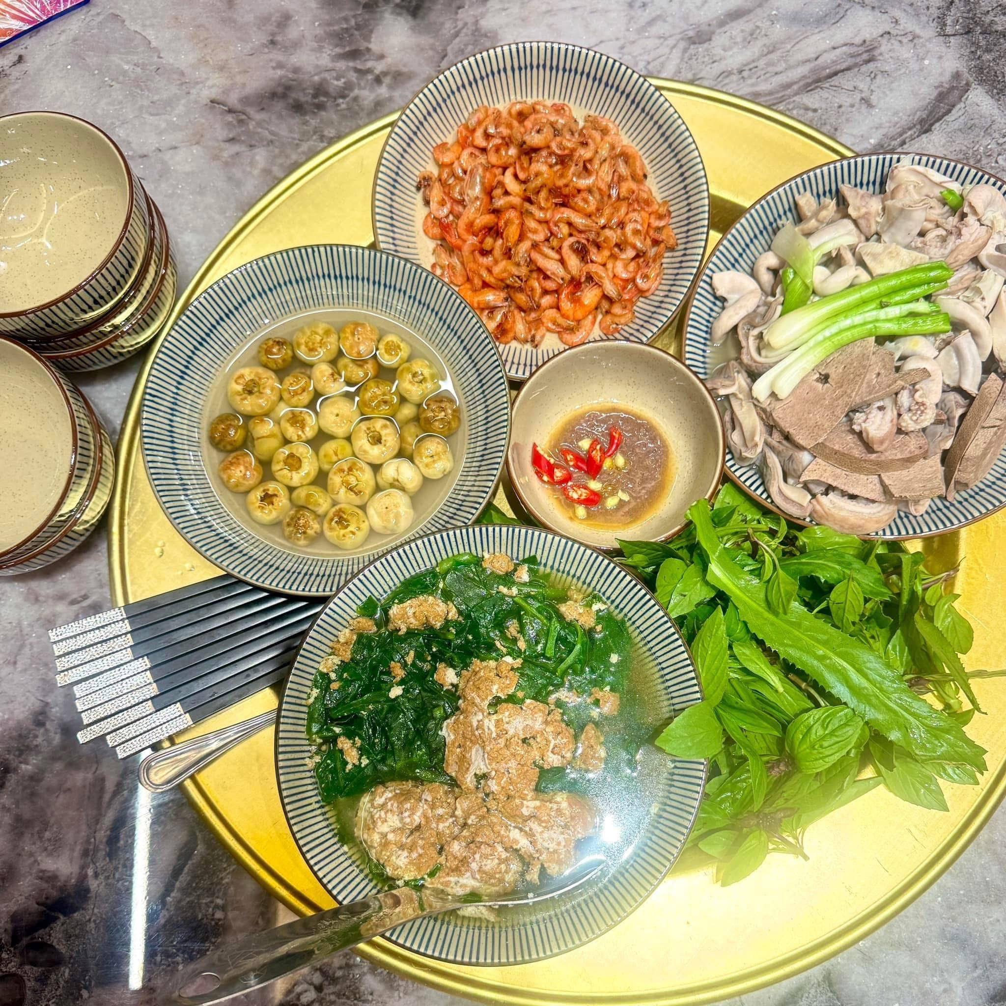 Không phải cứ ra ăn hàng là xịn, mâm cơm nhà thời 4.0 mới là lựa chọn được săn đón nhất hè này- Ảnh 50.