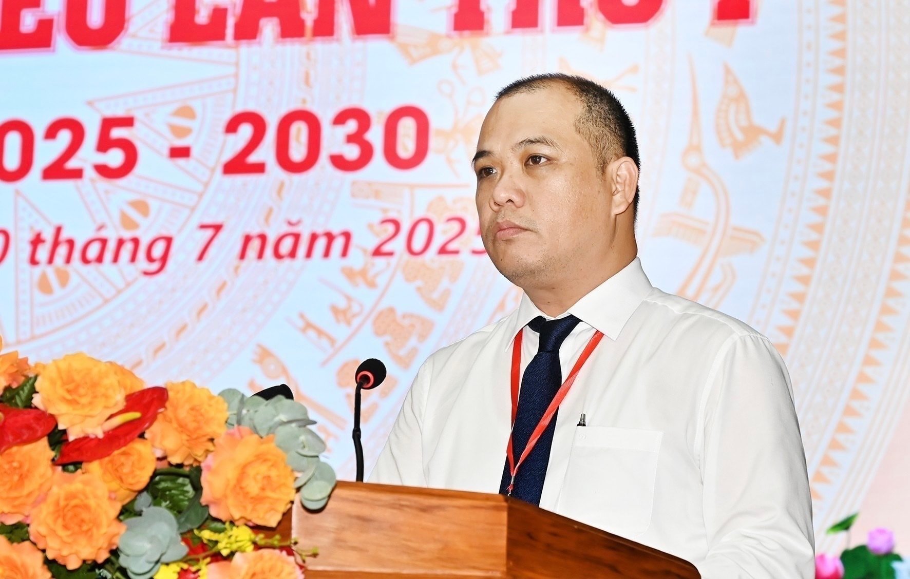 Chủ tịch UBND phường Phan Thiết báo cáo tại đại hội