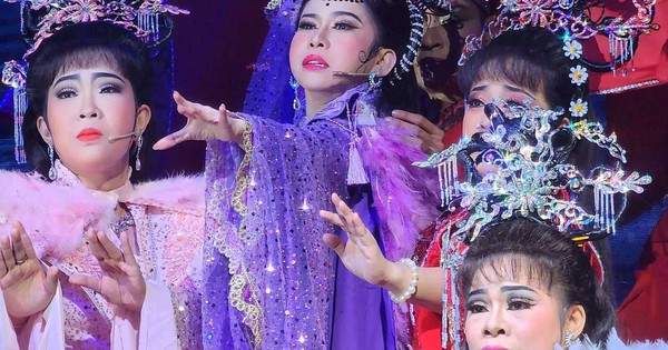 NS Bình Tinh tái diễn "Giang Sơn Mỹ Nhân" - Vở tuồng bảo bối của Huỳnh Long