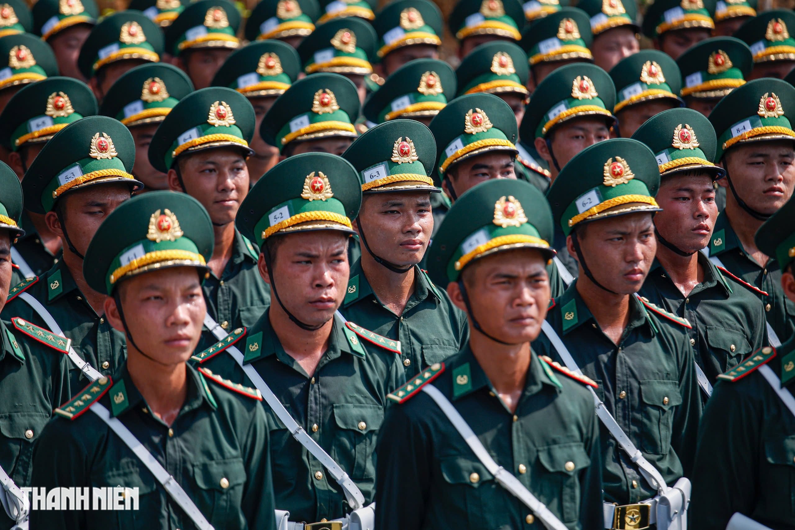 Chiến sĩ đẫm mồ hôi, 'gồng mình' trên mặt đường ảo ảnh luyện tập cho nhiệm vụ A80- Ảnh 14.