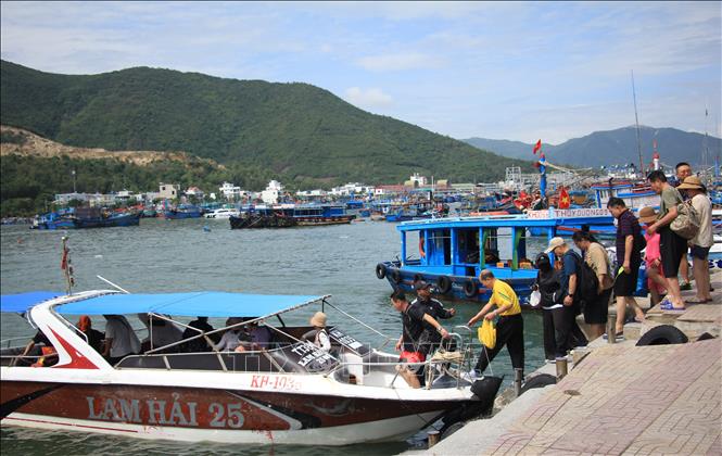 Khánh Hòa: Xác định du lịch là ngành kinh tế mũi nhọn - Ảnh 2.