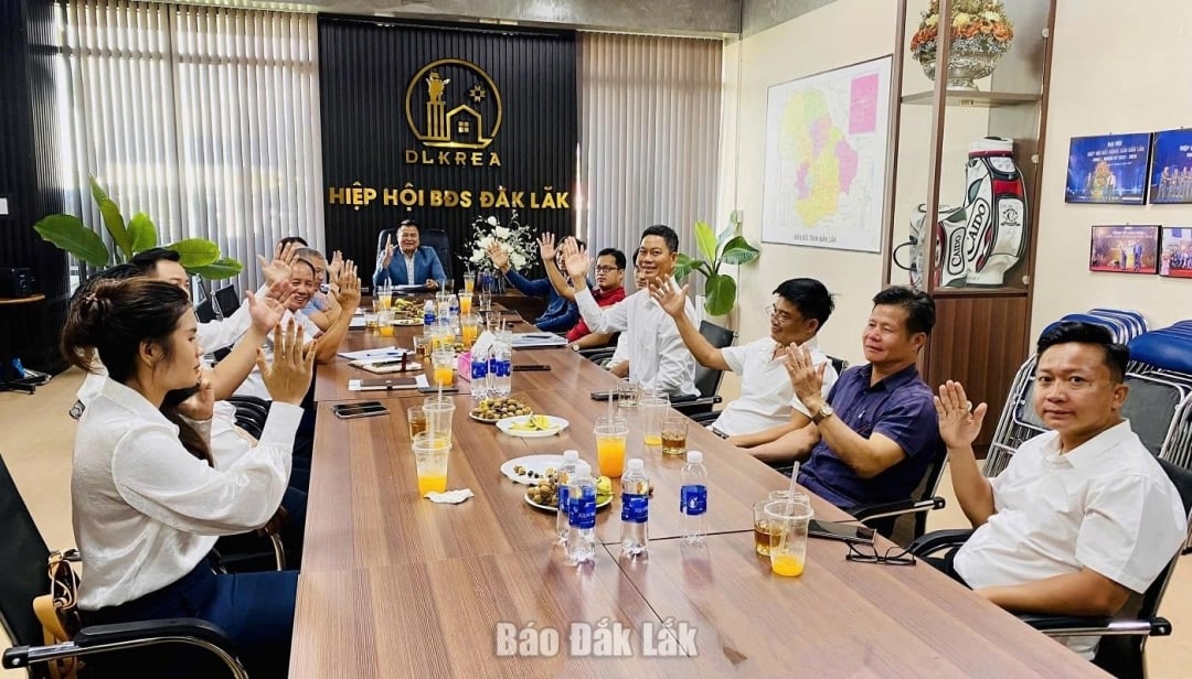 Ban chấp hành biểu quyết thống nhất