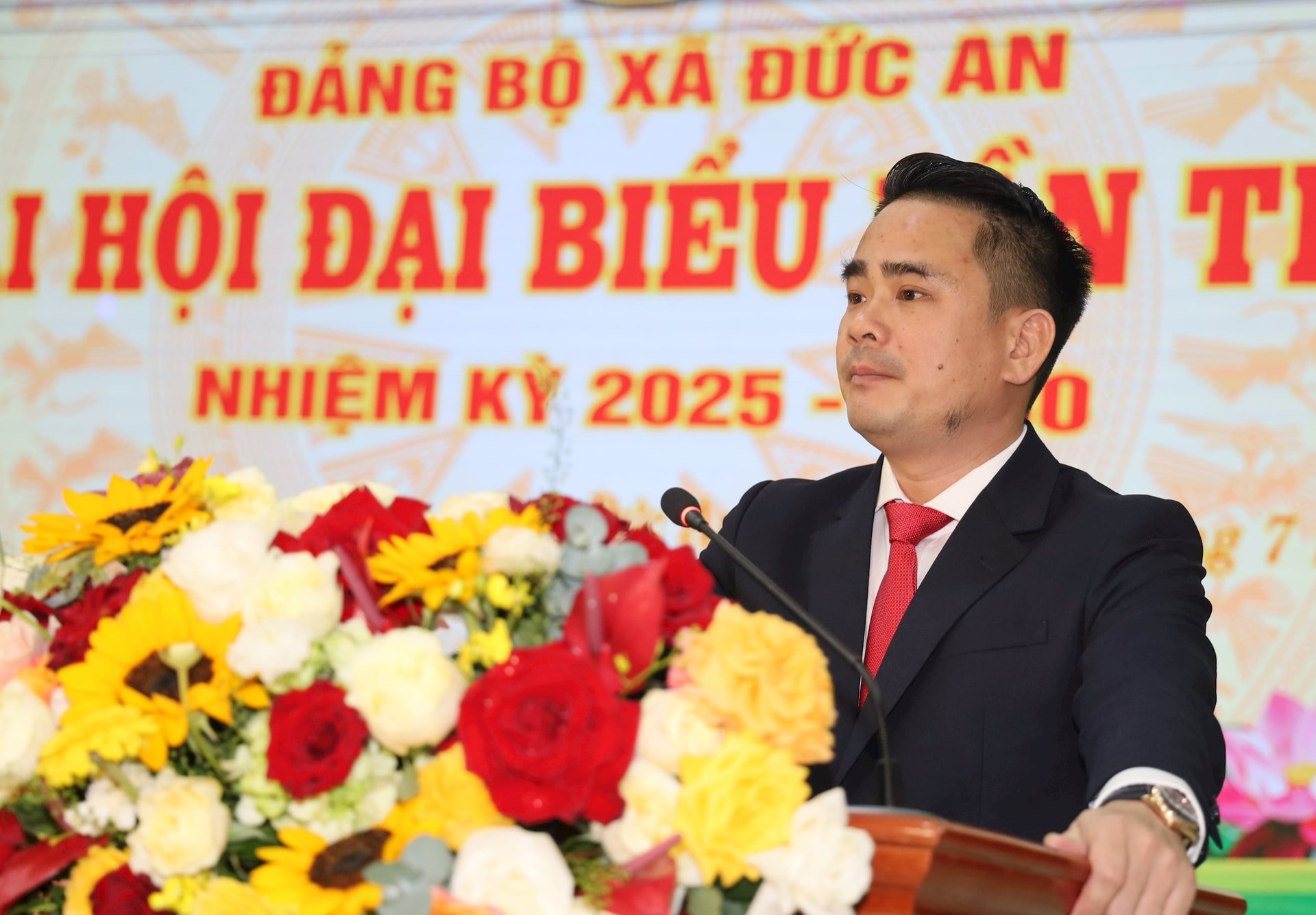 លេខាគណៈកម្មាធិការបក្សឃុំ Duc An លោក Tran Manh Hung