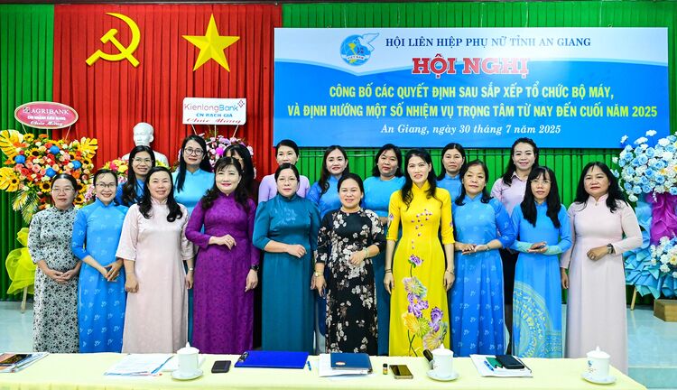 Hội Liên hiệp Phụ nữ tỉnh An Giang công bố quyết định cán bộ