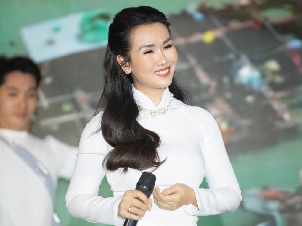 Võ Hạ Trâm, Anh Tú biểu diễn tại Bản hùng ca Công an nhân dân Việt Nam - 2