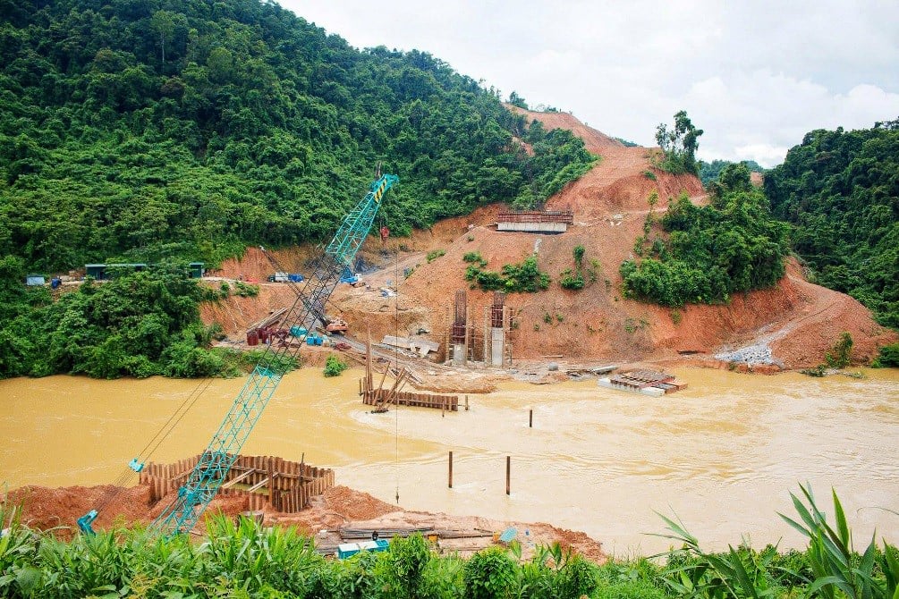  Đơn vị thi công nỗ lực đưa hạng mục cầu tại km 79 địa phận xã Hạnh Phúc về đích đúng tiến độ.