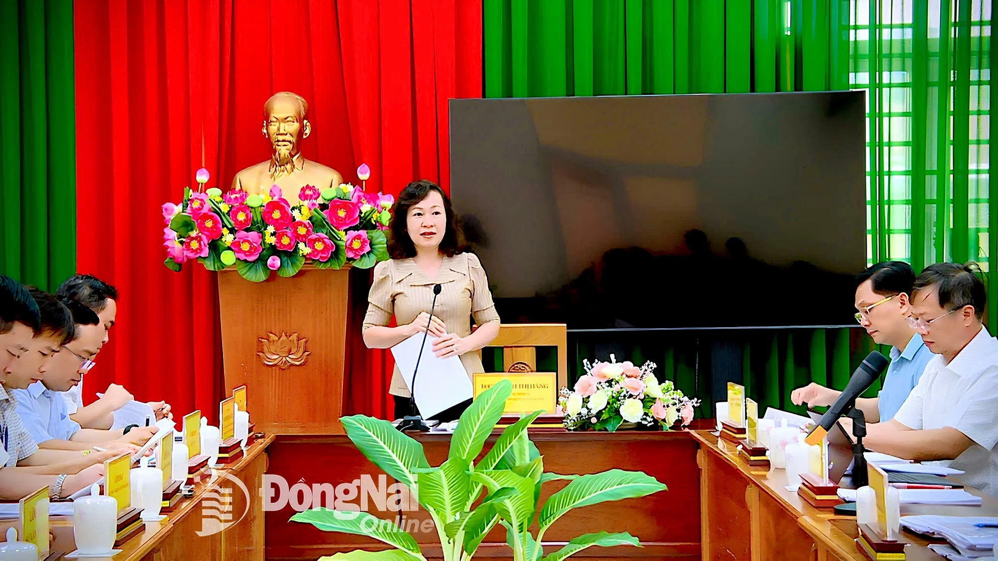 Đồng chí Huỳnh Thị Hằng, Phó Bí thư Tỉnh ủy, Chủ tịch Ủy ban MTTQ Việt Nam tỉnh Đồng Nai phát biểu kết luận. Ảnh: Nhất Phương