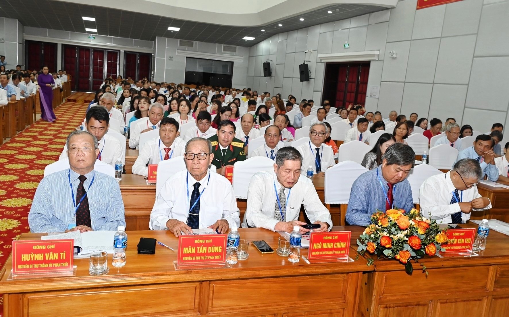 Các đại biểu đến dự đại hội