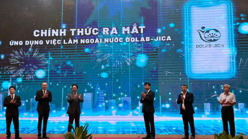 Les délégués ont assisté au lancement de l'application « DOLAB-JICA Overseas Jobs ». (Photo : HAI YEN)