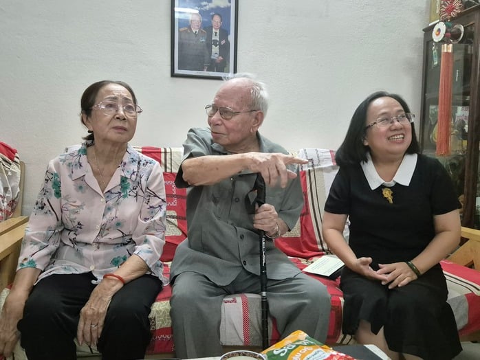 Họa sĩ Quách Phong, nhà văn Đoàn Minh Tuấn… được thăm, tri ân - Ảnh 12.