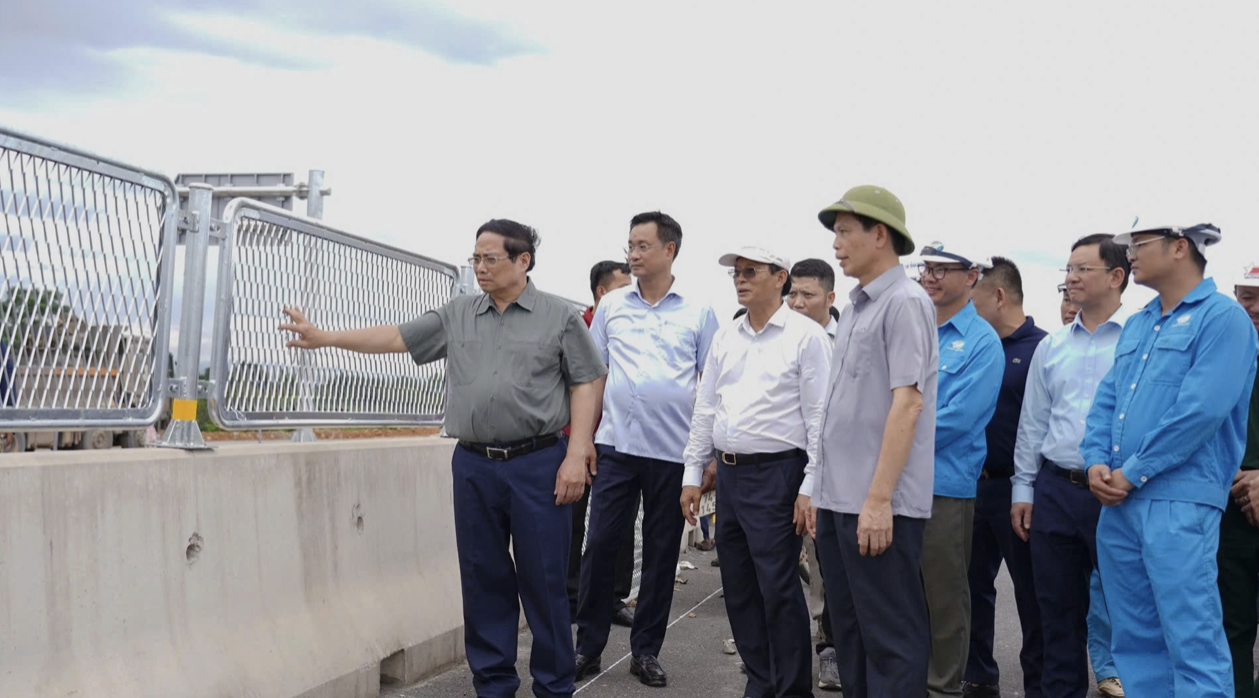 tu-tuong-pham-minh-chinh-kiem-tra-cong-trinh-trong-diem-o-quang-tri-267-5.png