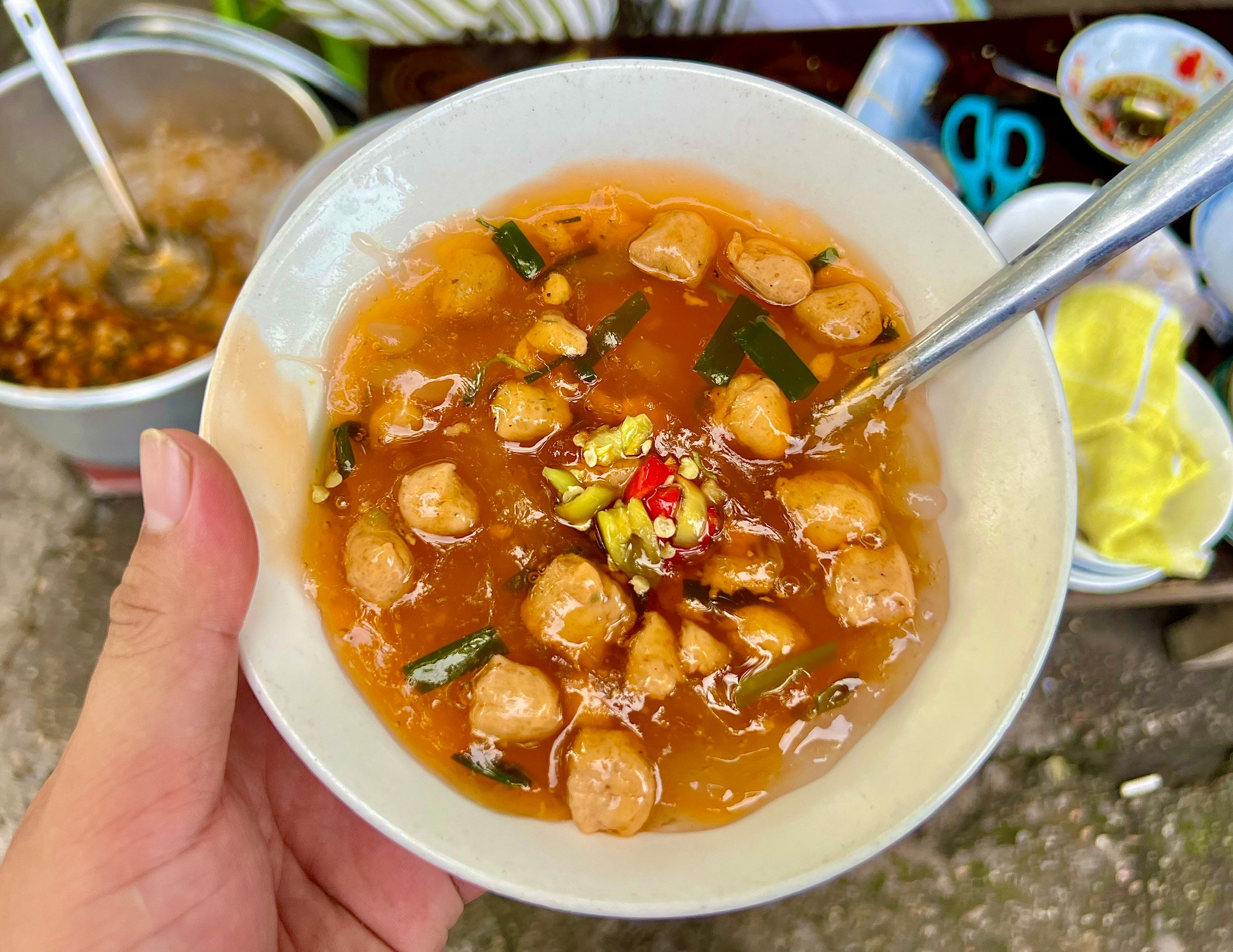 Quán bánh canh Nam Phổ 10.000 đồng ở Huế, đến không kịp là hết - Ảnh 4.